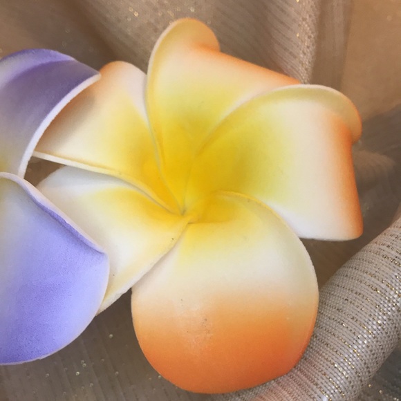 Tropical Flower Hair Clips 🌺 - Picture 4 of 7